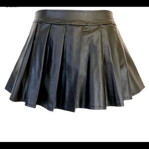 Vegan Leather mini skirt!